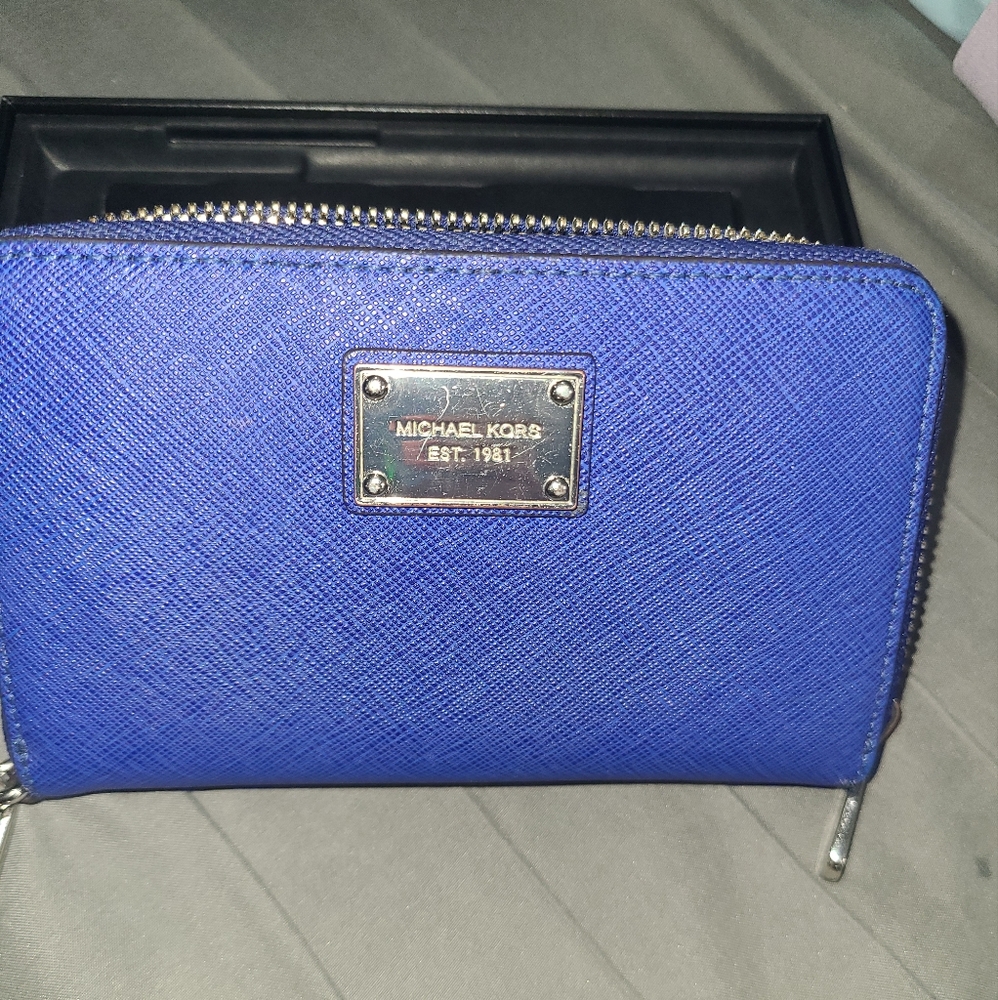 Michael Kors blue wristlet